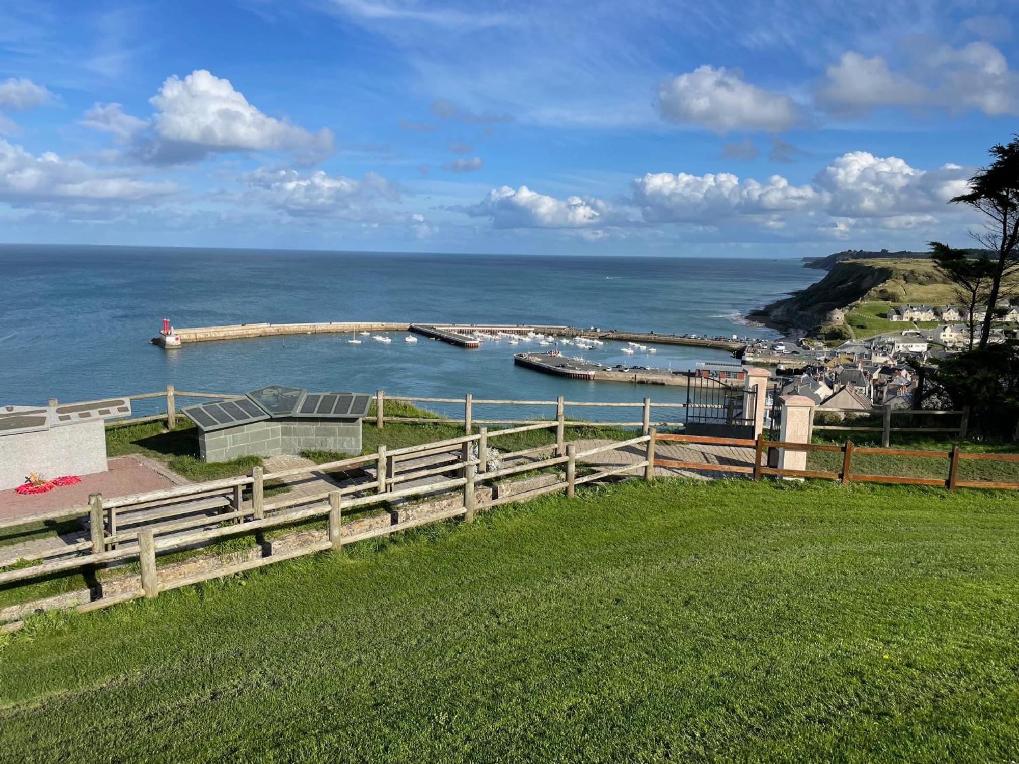 Maison Calme Et Cosy A Port-En-Bessin Pres Du Golf Et De La Mer Екстериор снимка