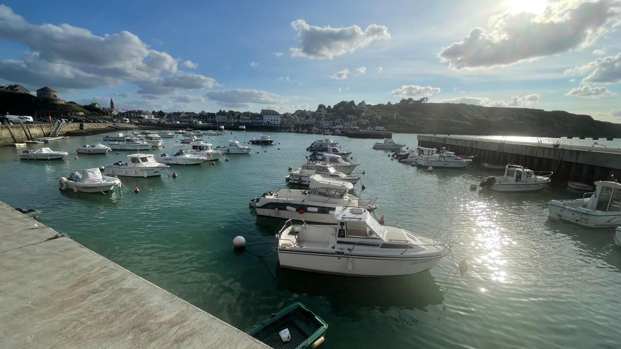 Maison Calme Et Cosy A Port-En-Bessin Pres Du Golf Et De La Mer Екстериор снимка