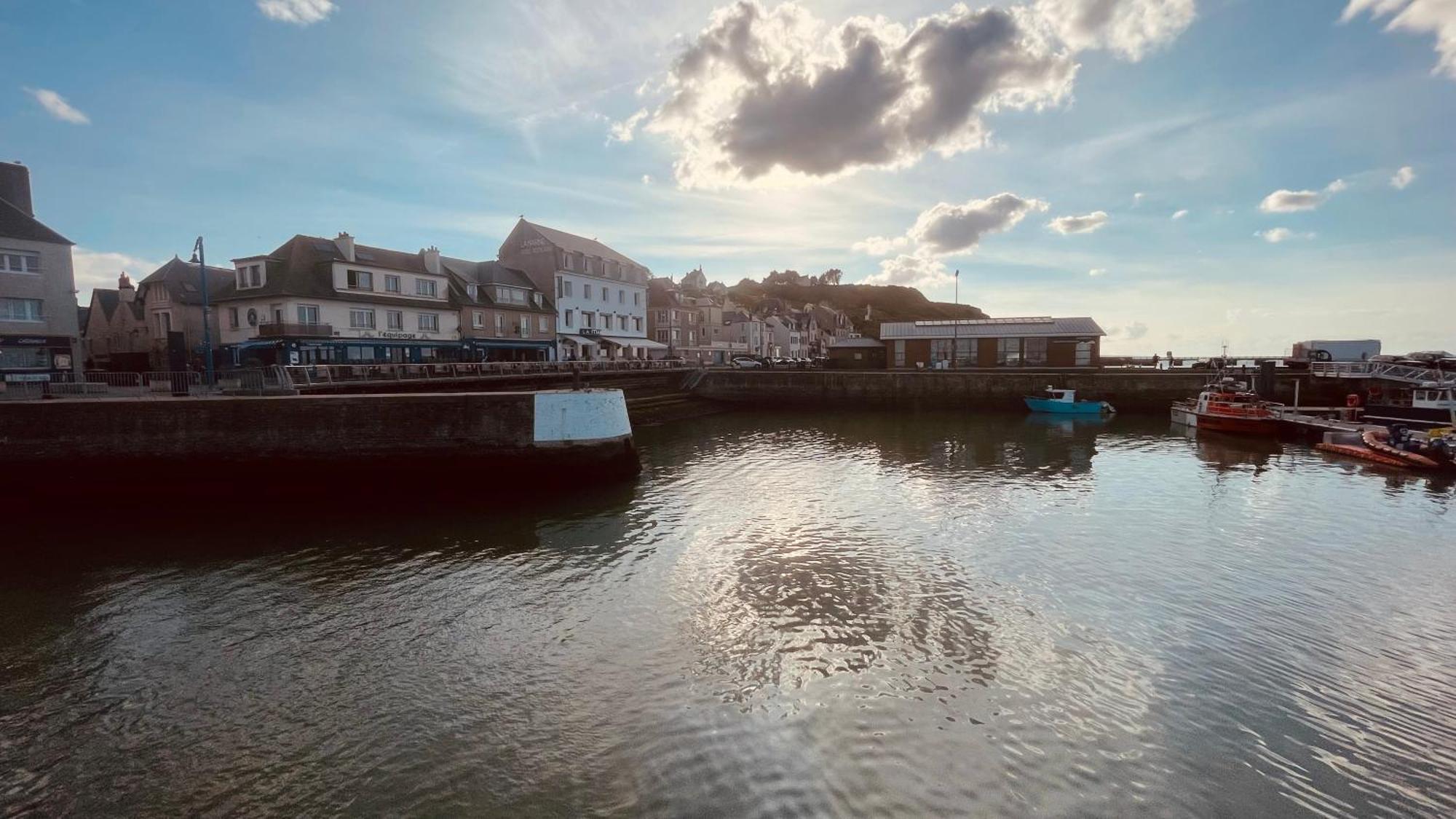 Maison Calme Et Cosy A Port-En-Bessin Pres Du Golf Et De La Mer Екстериор снимка